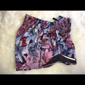 🆕 Lululemon Hotty Hot Short II 2.5